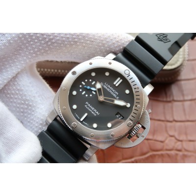   Panerai Submersible  pam00682 P9010 42mm